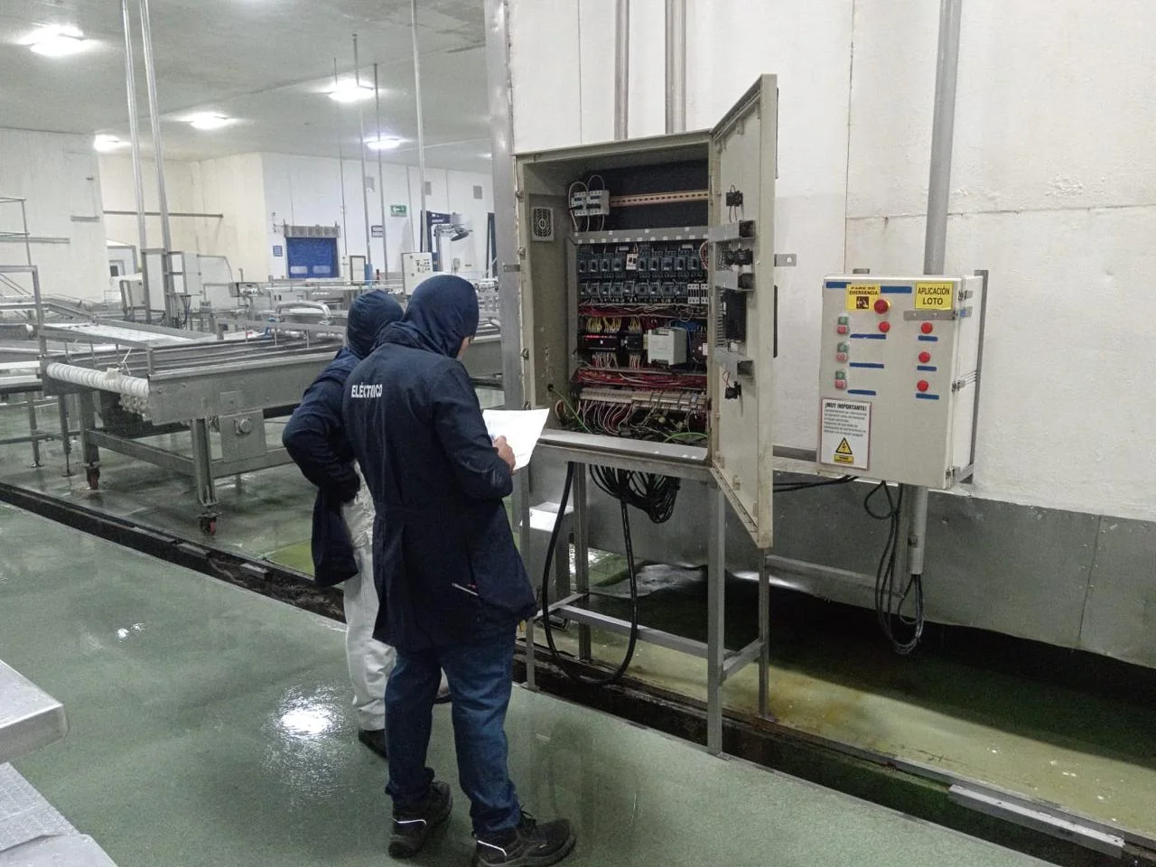 Trabajo real de SOLINT en un tablero eléctrico industrial